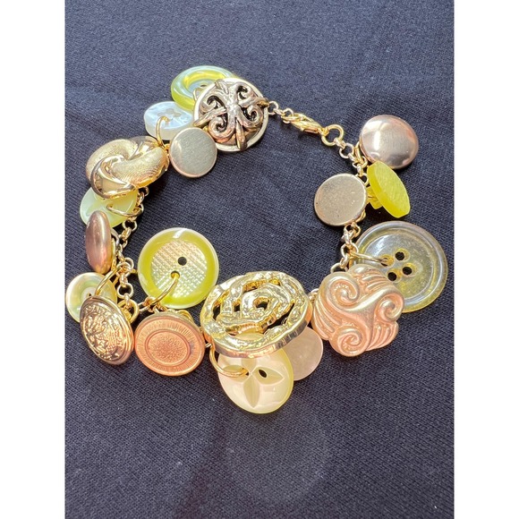 Vintage Button Charm Bracelet: Yellow & Gold Buttons With Gold Chain - 8 Inch - Picture 4 of 9